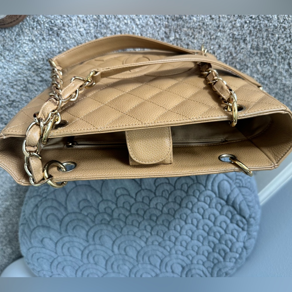 EUC💛Chanel Caviar Leather Petite Shopping Tote Beige - Picture 12 of 15